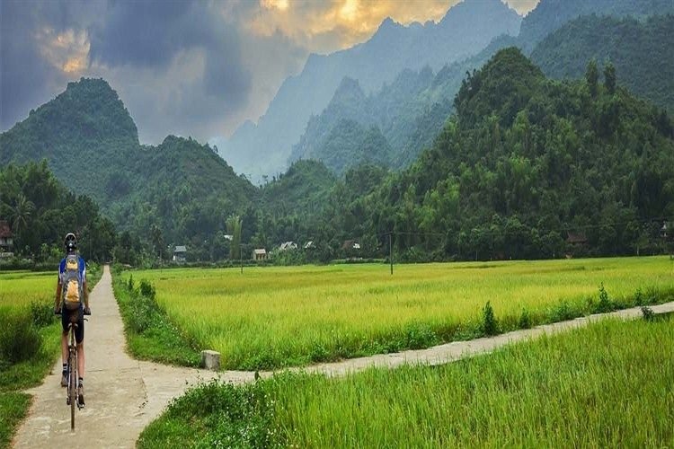 The Ultimate Hanoi to Luang Prabang E-Bike Tour: Conquer the Mountains with Ease